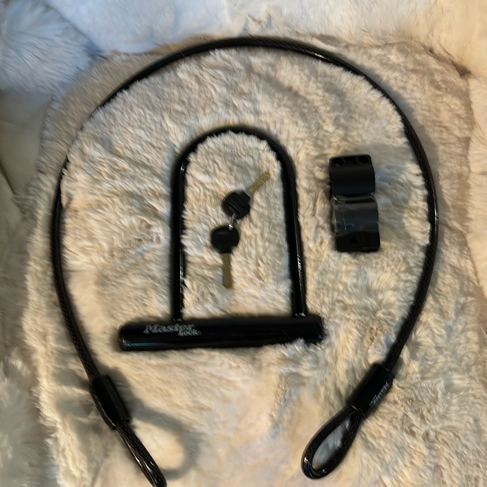 Master Lock Black U-Lock with Keys Bike Lock, Never Used